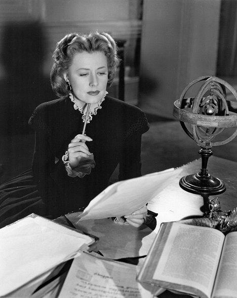 Irene Dunne - Anna and the King of Siam - Photos