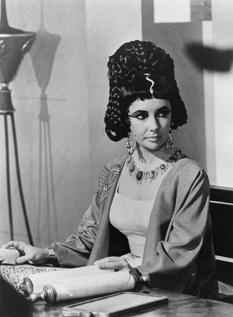 Elizabeth Taylor - Cleopatra - Photos