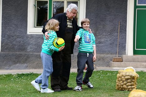 Hedvika Čermáková, Ladislav Potměšil, Kryštof Zapletal - Svatby v Benátkách - Svatba na louce - Kuvat elokuvasta