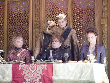 Dean-Charles Chapman, Peter Dinklage, Jack Gleeson, Sophie Turner - Game Of Thrones - Der Löwe und die Rose - Filmfotos