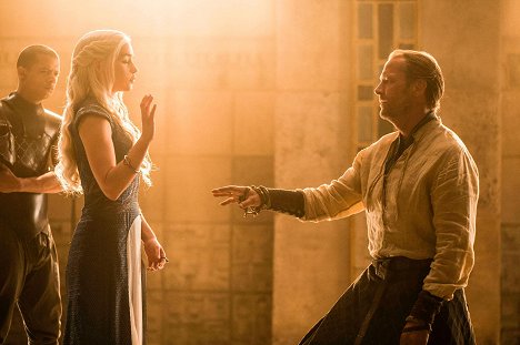 Jacob Anderson, Emilia Clarke, Iain Glen - Game of Thrones - The Mountain and the Viper - Kuvat elokuvasta