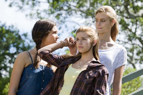 Jessica Green, Philippa Coulthard, Lucy Fry