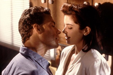 Jean-Claude Van Damme, Cynthia Gibb - Smrtící zatykač - Z filmu