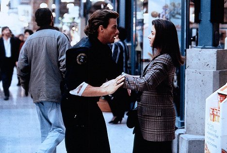 Jean-Claude Van Damme, Mia Sara - Timecop - Van film