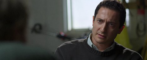 Sasha Roiz - Extracted - Photos