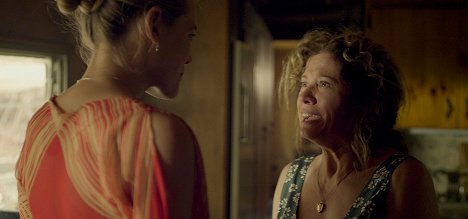 Gabriella Wilde, Nancy Travis - Squatters - De la película