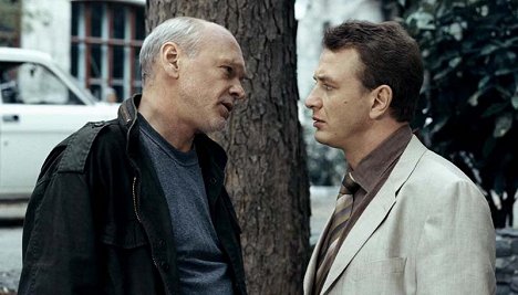 Sergey Grekov, Marat Basharov - Julenka - De la película