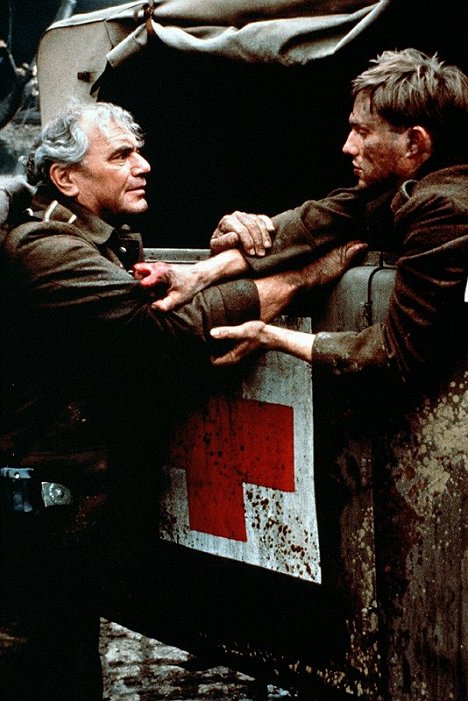 Ernest Borgnine, Richard Thomas - Im Westen nichts Neues - Filmfotos
