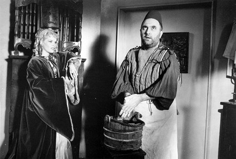 Sara Crowe, Alexei Sayle - Carry On Columbus - Film