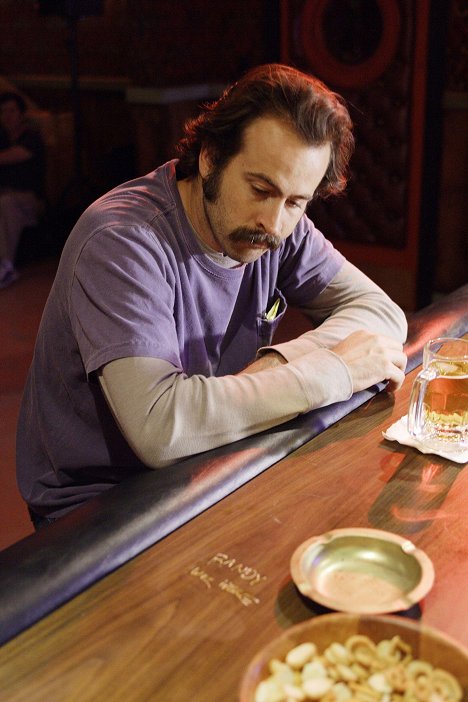 Jason Lee - My Name Is Earl - Stole Beer from a Golfer - Photos