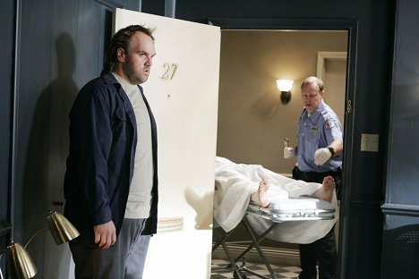 Ethan Suplee - My Name Is Earl - Kept a Guy Locked in a Truck - Photos