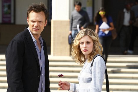 Joel McHale, Gillian Jacobs - Community - Initiation au cinéma - Film