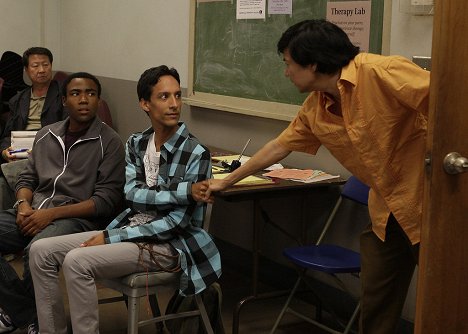 Donald Glover, Danny Pudi, Ken Jeong - Community - Social Psychology - Do filme