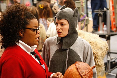 Yvette Nicole Brown, Gillian Jacobs - Community - Introduction to Statistics - Photos