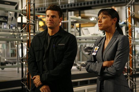 David Boreanaz, Tamara Taylor - Bones - Die Knochenjägerin - Ein Kannibale und der Hunger auf mehr - Filmfotos