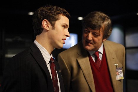 John Francis Daley, Stephen Fry - Bones - Die Knochenjägerin - Requiem für eine Requisite - Filmfotos