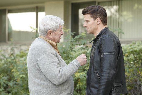 Ralph Waite, David Boreanaz - Bones - The Foot in the Foreclosure - Photos