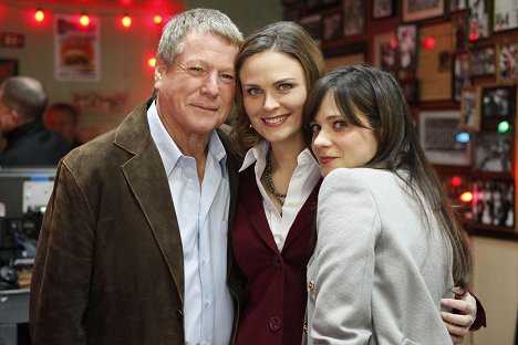 Ryan O'Neal, Emily Deschanel, Zooey Deschanel - Kosti - Explozívne Vianoce - Z nakrúcania