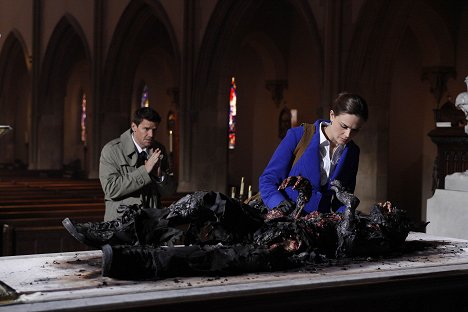 David Boreanaz, Emily Deschanel - Sběratelé kostí - Ďábel na oltáři - Z filmu