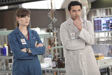 Emily Deschanel, Pej Vahdat - Bones - Hetkiä hiljaisuudessa - Kuvat elokuvasta