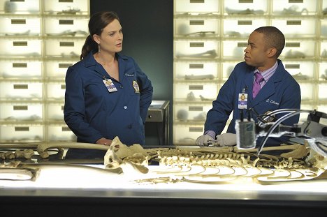 Emily Deschanel, Eugene Byrd - Bones - The Male in the Mail - Photos