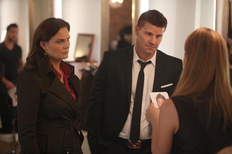 Emily Deschanel, David Boreanaz - Sběratelé kostí - Vražda v modré - Z filmu