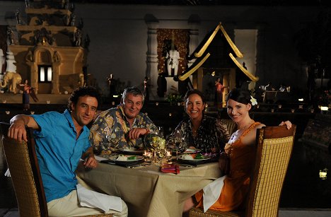 Gunther Gillian, Heinz Hoenig, Katerina Jacob, Sophie Wepper - Das Traumhotel - Chiang Mai - Van de set