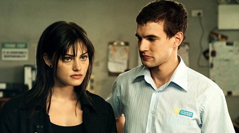 Phoebe Tonkin, Alex Russell - Bait - Film