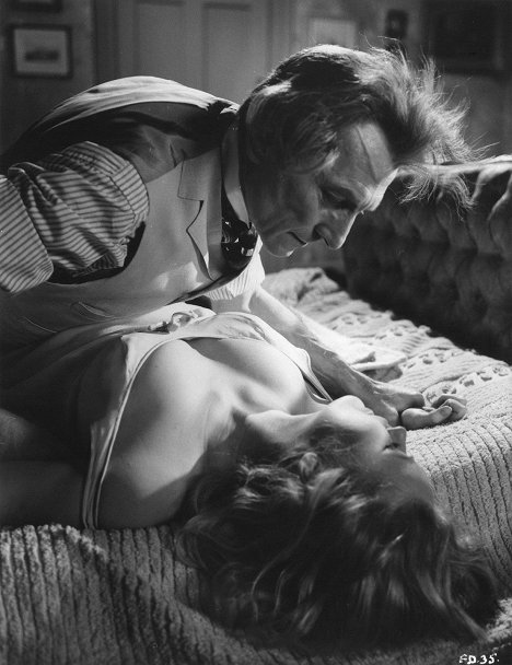 Peter Cushing, Veronica Carlson - Frankenstein Must Be Destroyed - Filmfotók