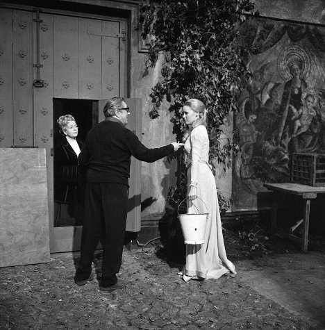 Terence Fisher, Veronica Carlson - Frankenstein on tuhottava - Kuvat kuvauksista