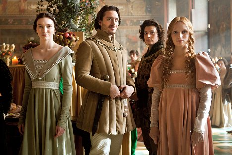 Eleanor Tomlinson, David Oakes, Aneurin Barnard, Emily Berrington - Biała królowa - Z filmu