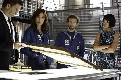 David Boreanaz, Michaela Conlin, T.J. Thyne, Tamara Taylor - Bones - The Shot in the Dark - Photos