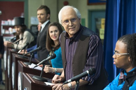 Joel McHale, Alison Brie, Chevy Chase, Luke Youngblood - Community - Intro to Political Science - Photos
