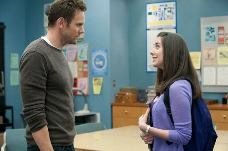 Joel McHale, Alison Brie - Community - Competitive Wine Tasting - Z filmu