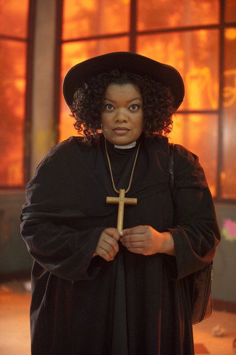 Yvette Nicole Brown - Community - A Fistful of Paintballs - Photos