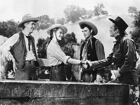 Eddy Waller, Myrna Hansen, William Campbell, Kirk Douglas - Man Without a Star - Z filmu