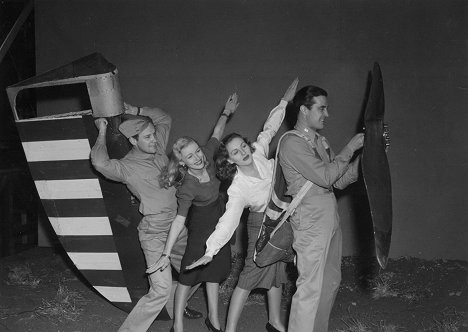 William Holden, Veronica Lake, Constance Moore, Ray Milland - I Wanted Wings - Tournage