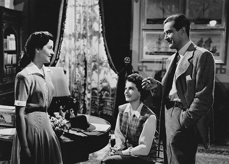 Gail Russell, Ruth Hussey, Ray Milland - The Uninvited - Photos