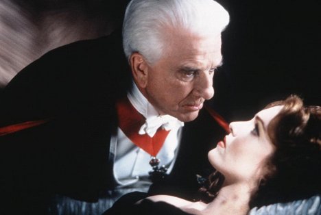 Leslie Nielsen, Amy Yasbeck - Dracula: Dead and Loving It - Photos