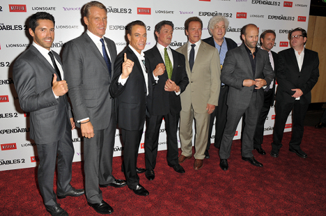 Scott Adkins, Dolph Lundgren, Jean-Claude Van Damme, Sylvester Stallone, Arnold Schwarzenegger, Jason Statham - Expendables: Postradatelní 2 - Z akcí