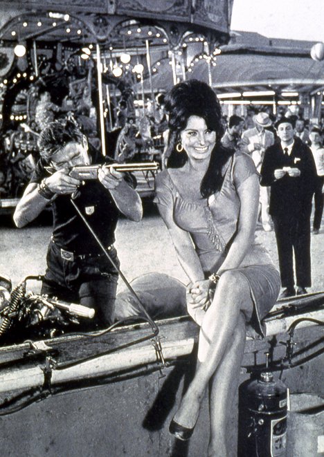 Luigi Giuliani, Sophia Loren - Doktor Antonio megkísérlése - Filmfotók