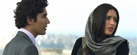 Reza Sixo Safai, Sarah Kazemy - En secret - Do filme