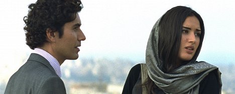 Reza Sixo Safai, Sarah Kazemy - En secret - Filmfotók