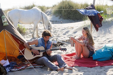 Tom Leeb, Chloé Jouannet - Ein Sommer in der Provence - Filmfotos