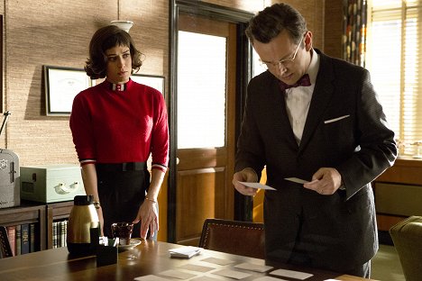 Lizzy Caplan, Michael Sheen - Masters of Sex - Catherine - Photos