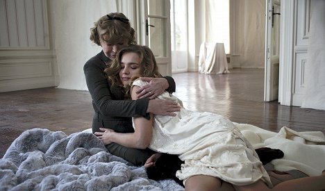Marianne Faithfull, Natalia Vodianova - Belle du Seigneur - De la película