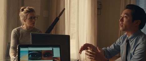 Brit Marling, Steven Yeun - I Origins - Im Auge des Ursprungs - Filmfotos