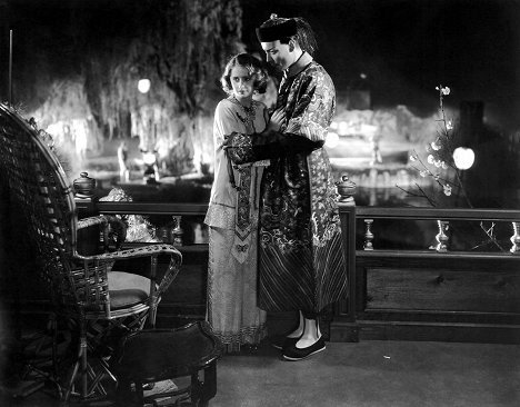 Barbara Stanwyck, Nils Asther - The Bitter Tea of General Yen - Van film