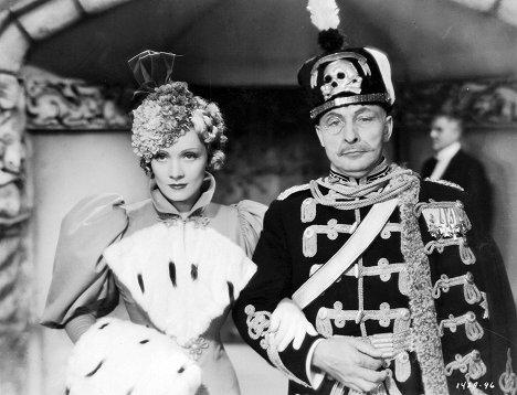 Marlene Dietrich, Lionel Atwill - Das hohe Lied - Filmfotos
