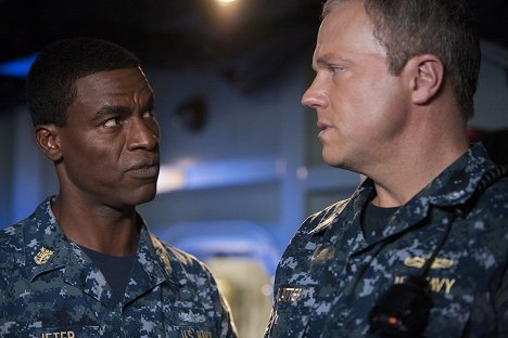 Charles Parnell, Adam Baldwin - The Last Ship - Two Sailors Walk Into a Bar... - Photos